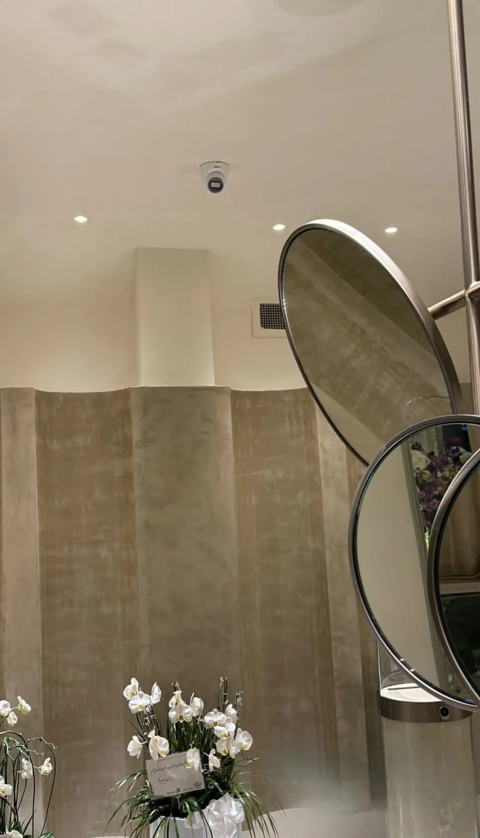 پروژه کویین سنتر - سقف و دیوار مدرن